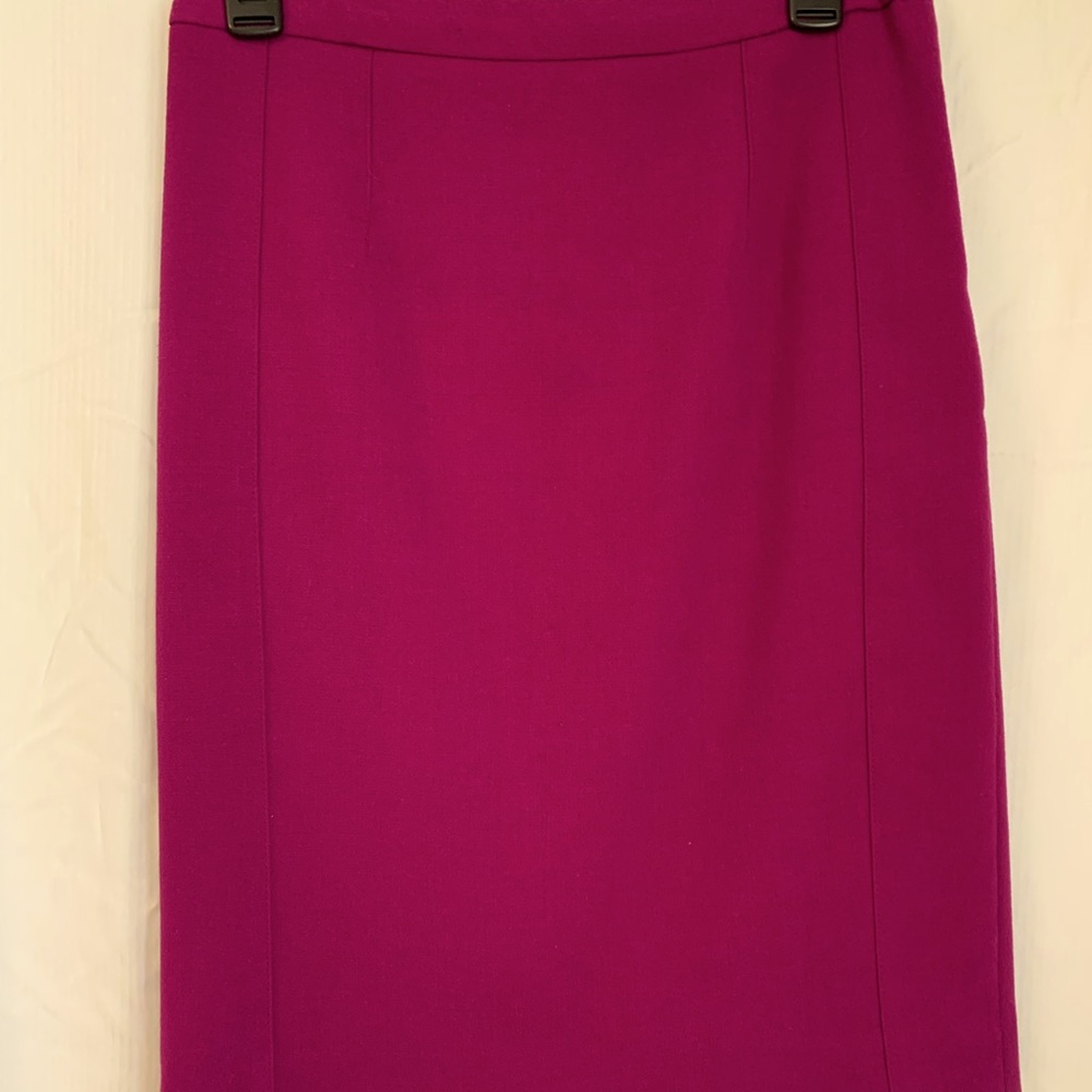 Limited pencil skirt. Size 6. Magenta.